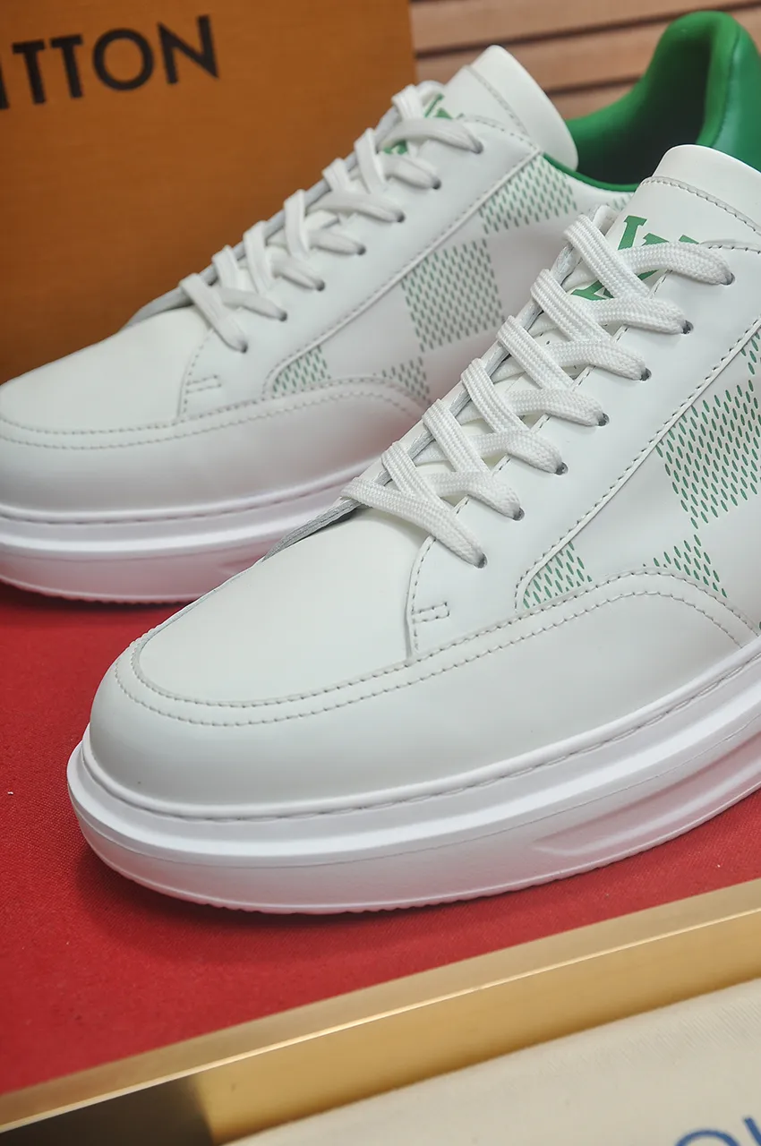 Men's men's shoes 💰640💶Original development, quality shipping, welcome to compare - LV sneaker series sports shoes introduce the loose silhouette of the ready-to-wear series into the spring and summer men's wear shows and make an eye-catching appearance. The cow leather upper is combined with rough fabric laces, and colorful beading highlights the brand's classic elements. LV letters mark the tongue and Monogram floral outsole. Mixed materials Made of top-grain cowhide, thick shoelace design, large Monogram print on the side, mesh lining and cotton feet, the comfort is as extreme as ever, premium heritage, quality first, worth owning! Size: Men’s 38-45 (45 is custom-made and cannot be returned or exchanged)